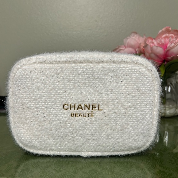 CHANEL Handbags - Chanel Beauté Ivory Textured Pouch